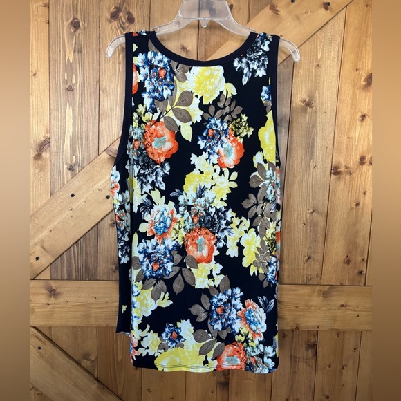 Lovely J Tank Lightweight Floral Tank | Size 1XL - Picture 5 of 7